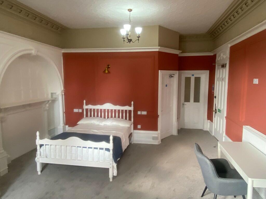 Main image of property: Flat 4, 21 Newcastle Drive, Nottingham, Nottinghamshire, NG7
