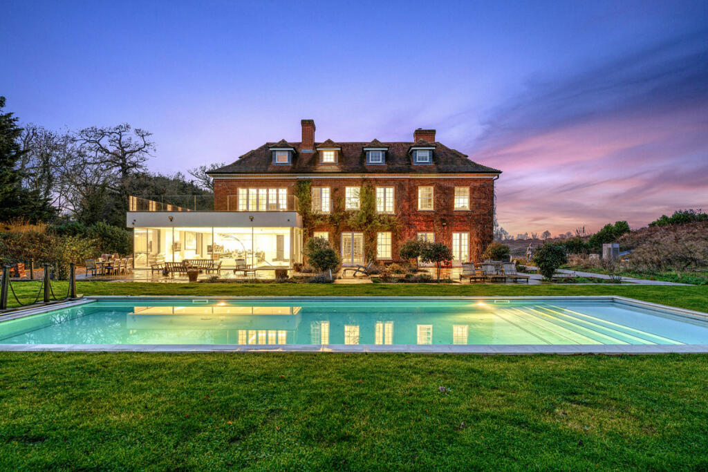 9 bedroom country house for sale in Harper Lane, Radlett, WD7
