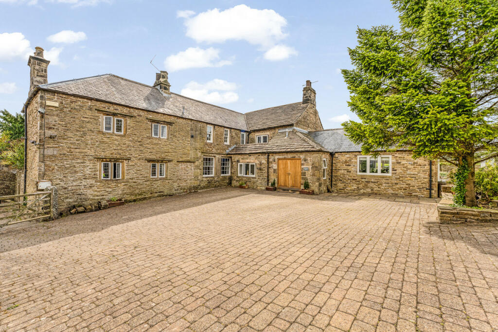 Main image of property: Castle Hill, Dronfield, S18