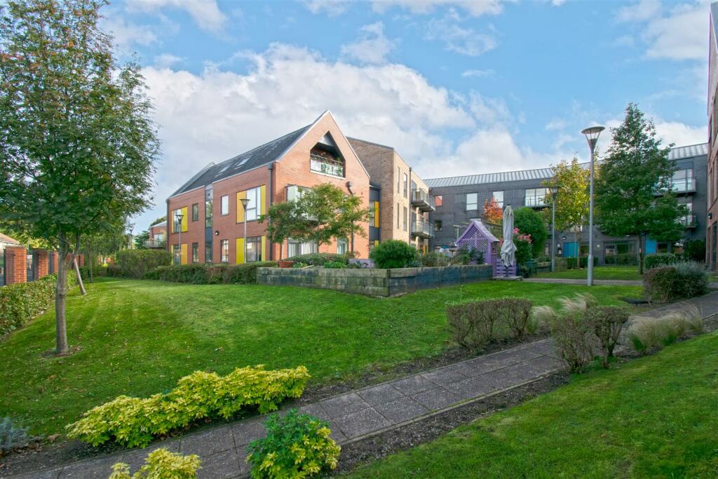 2 bedroom apartment for sale in Greenwich Gardens, Greenwich Drive