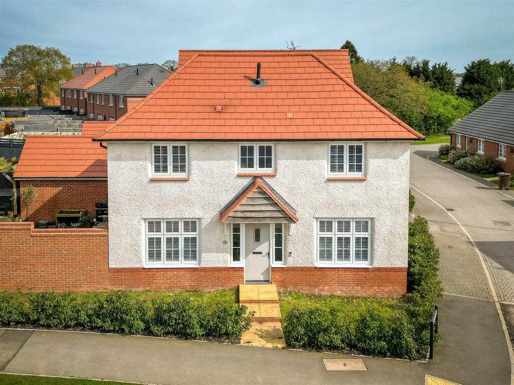 3 bedroom detached house for sale in Starflower Way, Mickleover, Derby, DE3