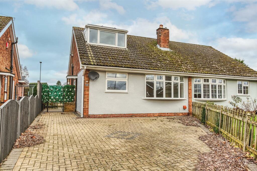 3 bedroom semidetached house for sale in Fenton Road, Mickleover