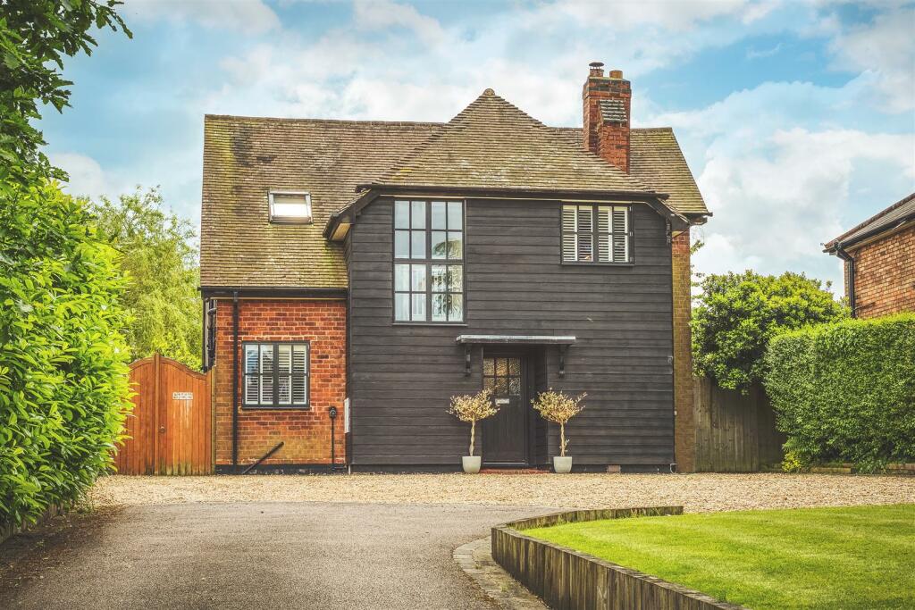 3 bedroom detached house for sale in Uttoxeter Road, Mickleover, Derby, DE3