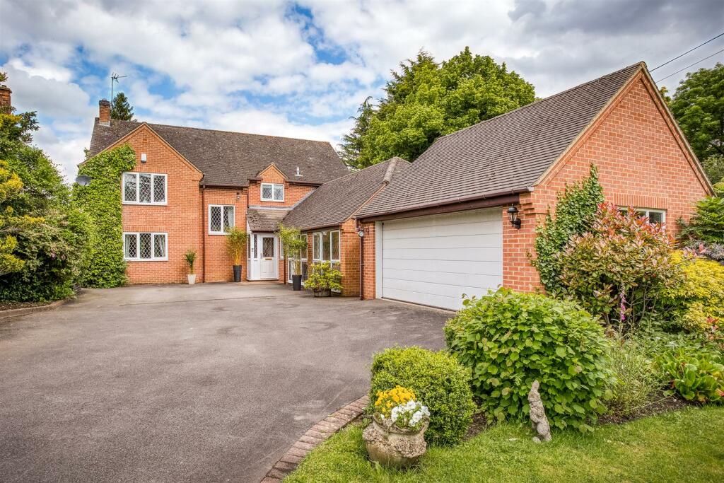 4 bedroom detached house for sale in Ashbourne Road, Turnditch, Belper