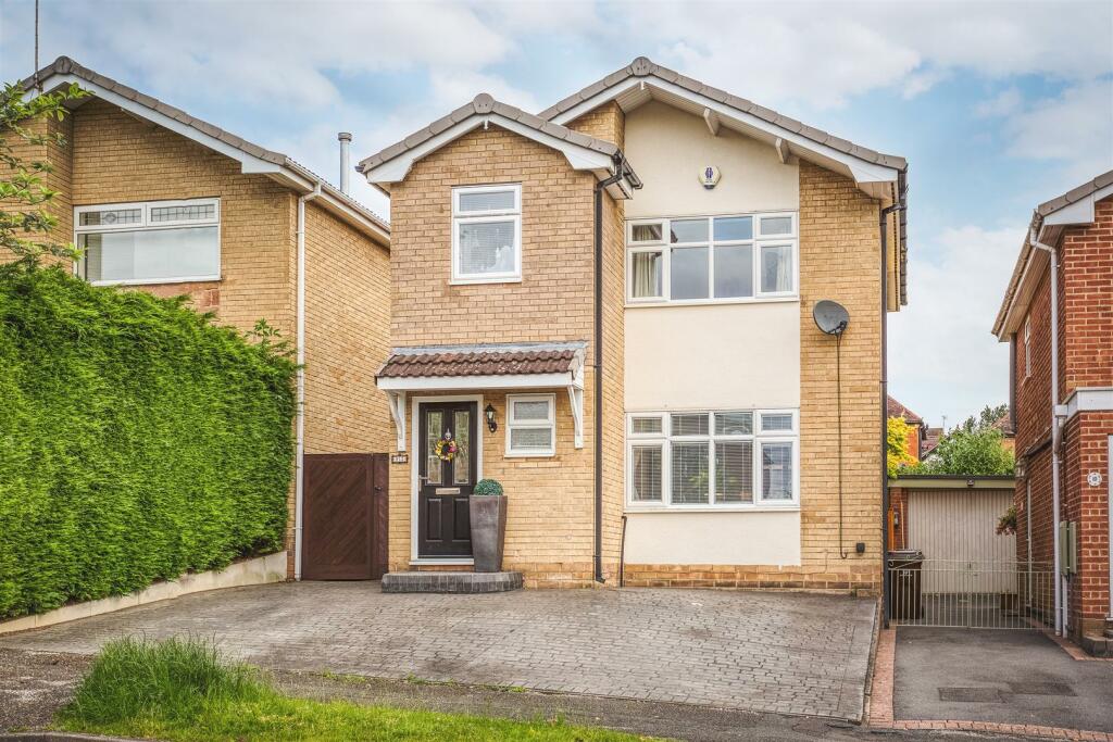 3 bedroom detached house for sale in Home Farm Drive, Allestree, Derby