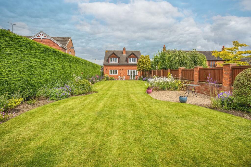 3 bedroom detached house for sale in Egginton Road, Old Hilton Village