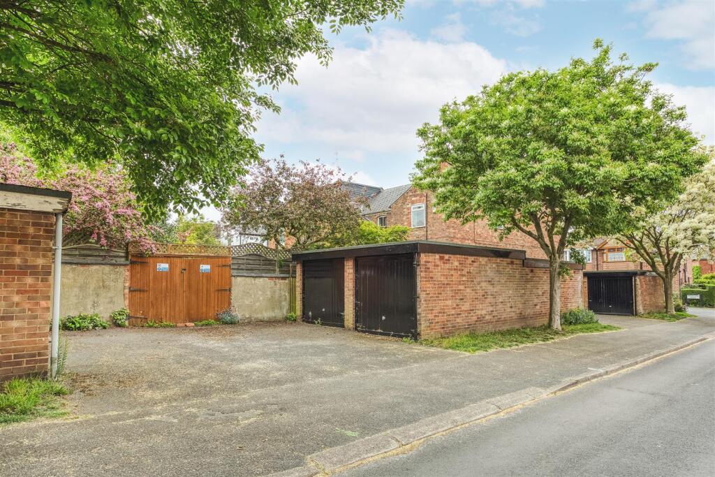 Main image of property: Newtons Walk, Kedleston Road, Derby