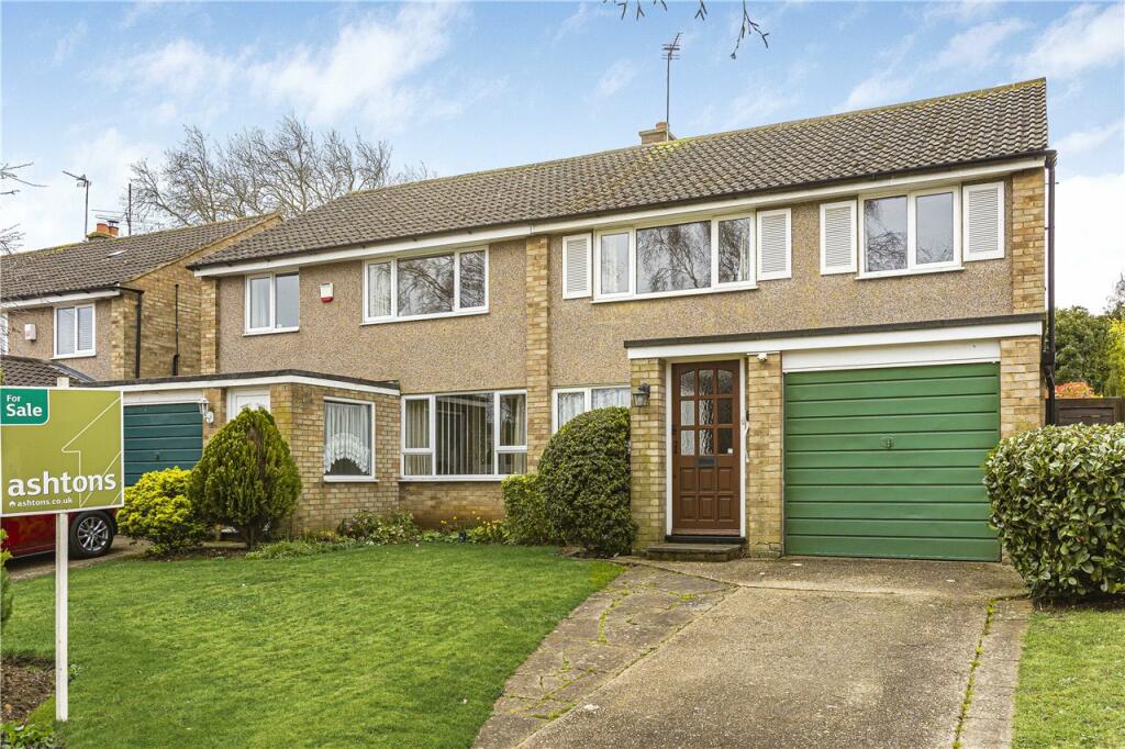 3 bedroom semidetached house for sale in Willoughby Way, Hitchin