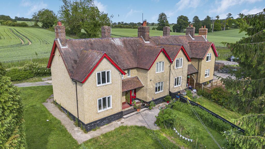 Main image of property: Hoo Farm Cottages, Codicote Road, Whitwell, SG4