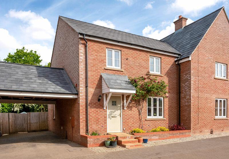 3 bedroom semidetached house for sale in Oak Farm Close, , OX15