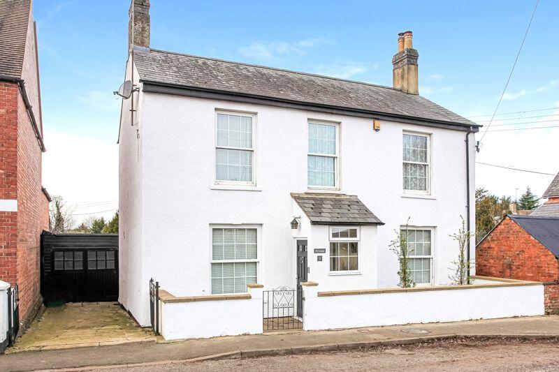 4 bedroom detached house for sale in Barford Road, Bloxham. Large