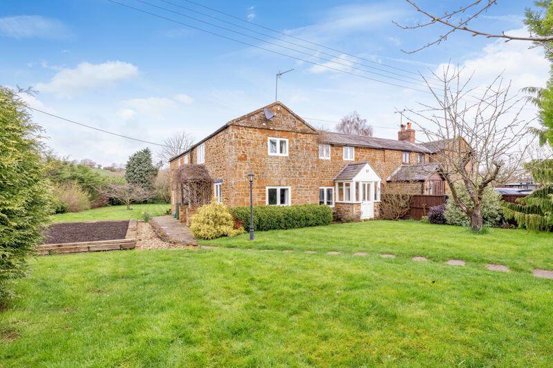 4 bedroom semidetached house for sale in Hill View Cottage, OX15