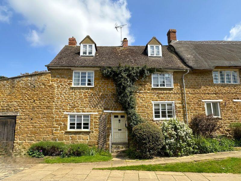 3 bedroom terraced house for sale in Humber Street, Bloxham, OX15