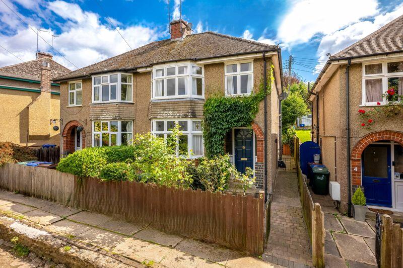 3 bedroom semidetached house for sale in Meadow View, Adderbury, OX17