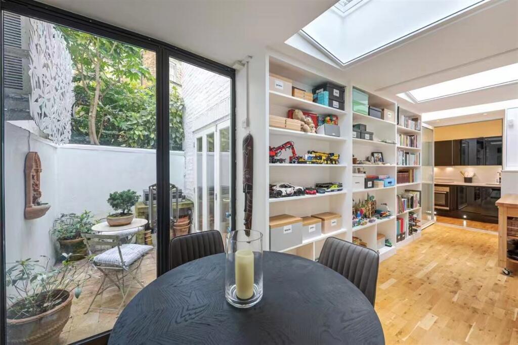 Main image of property: Warwick Way, London, SW1V