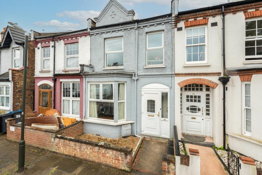 3 bedroom terraced house for sale in Fernlea Road, Mitcham, CR4