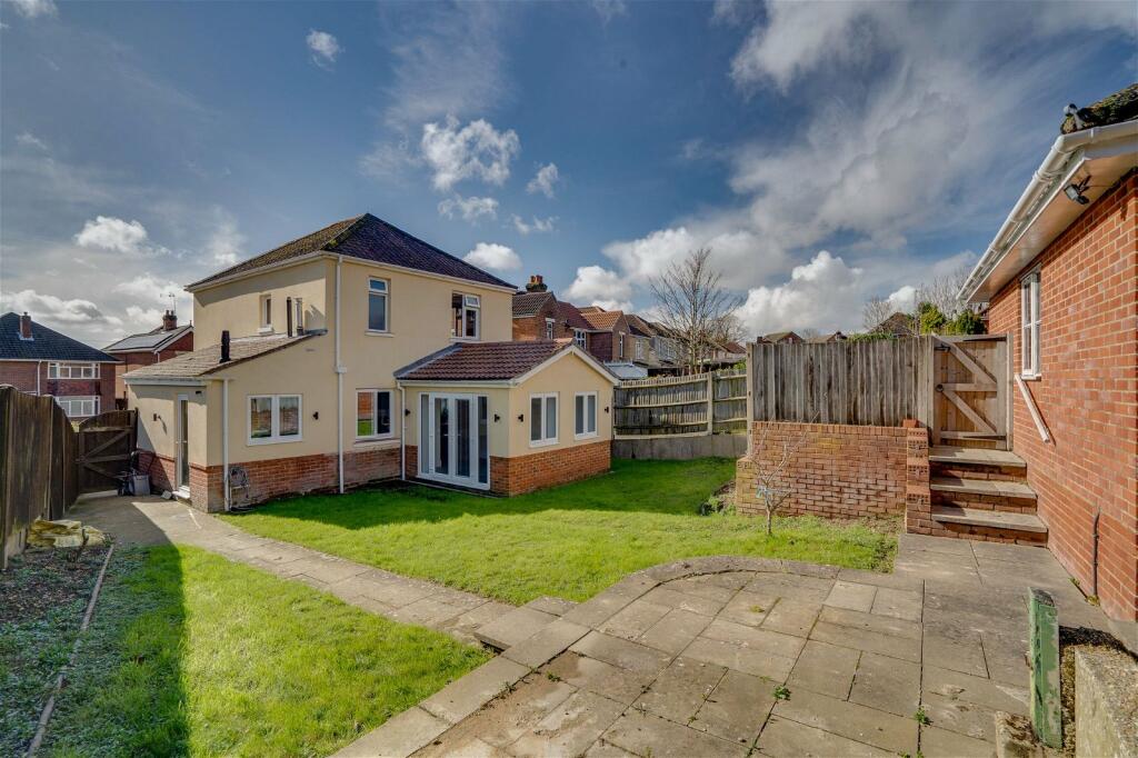 3 bedroom detached house for sale in 191 Portsmouth Road, Southampton, SO19
