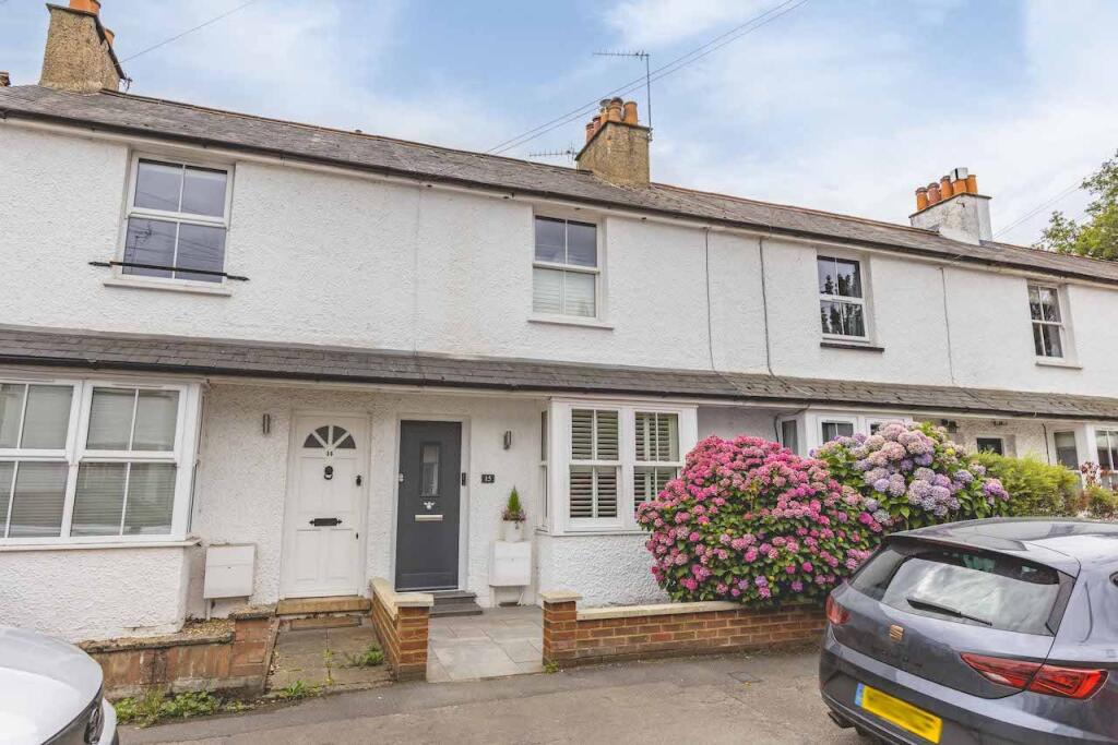 Main image of property: Pinewood Close, Gerrards Cross, SL9