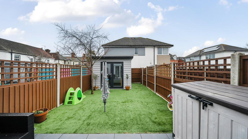 Additional property image - Gladstone Mews, Boscombe, BH7 6BG