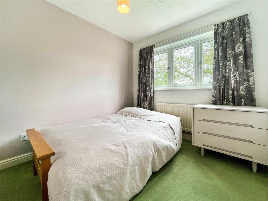 6 bedroom detached house for sale in The Spinney, Mancetter, Atherstone