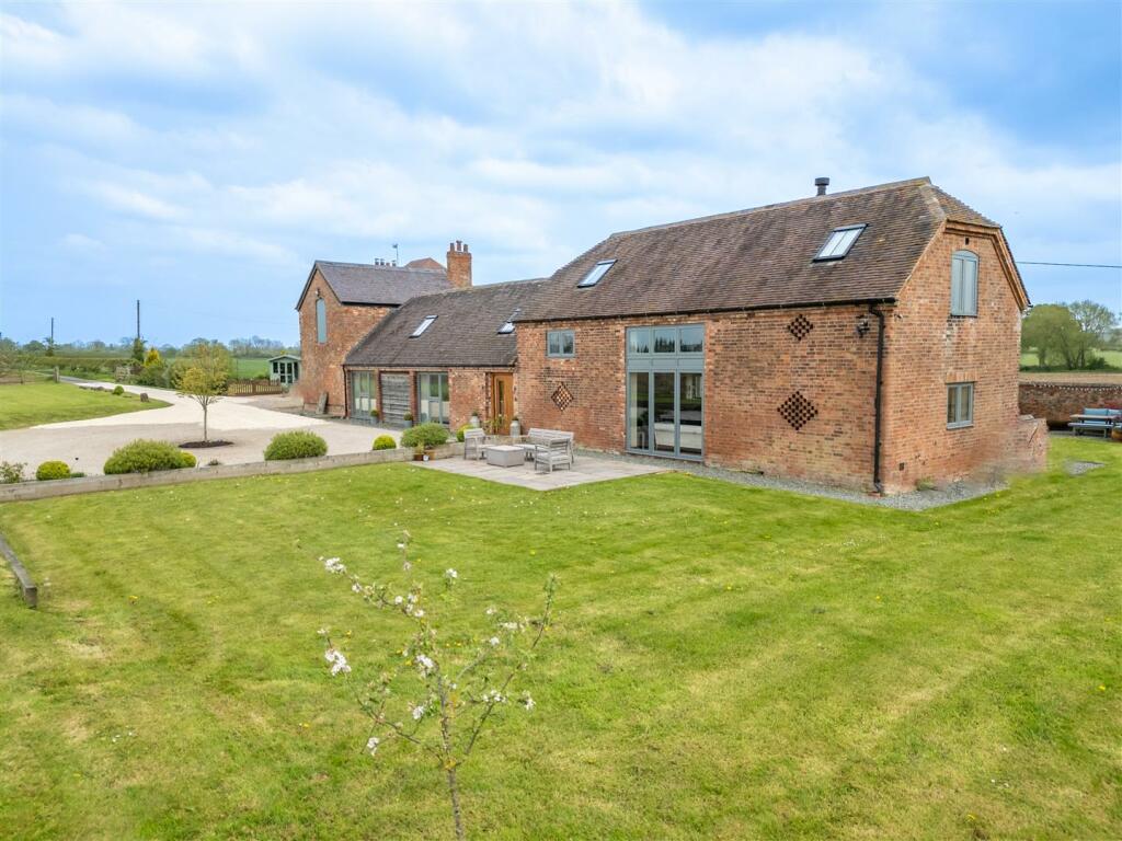 5 bedroom detached house for sale in Bosworth Road, Congerstone