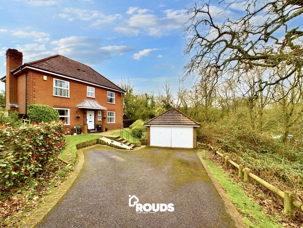 4 bedroom detached house for rent in Chattock Avenue, Solihull, West Midlands, B91