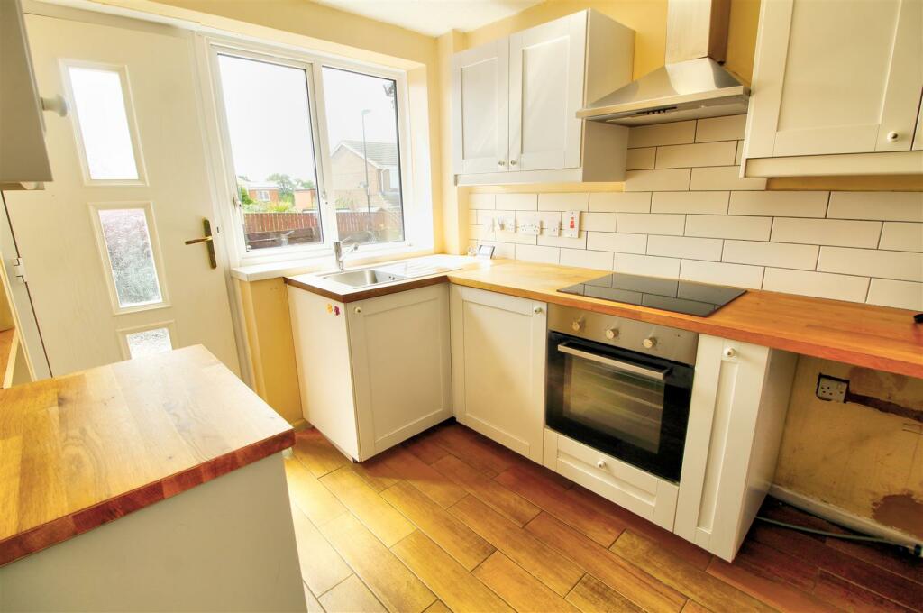 3 bedroom semidetached house for sale in Redlands, Penshaw, Houghton