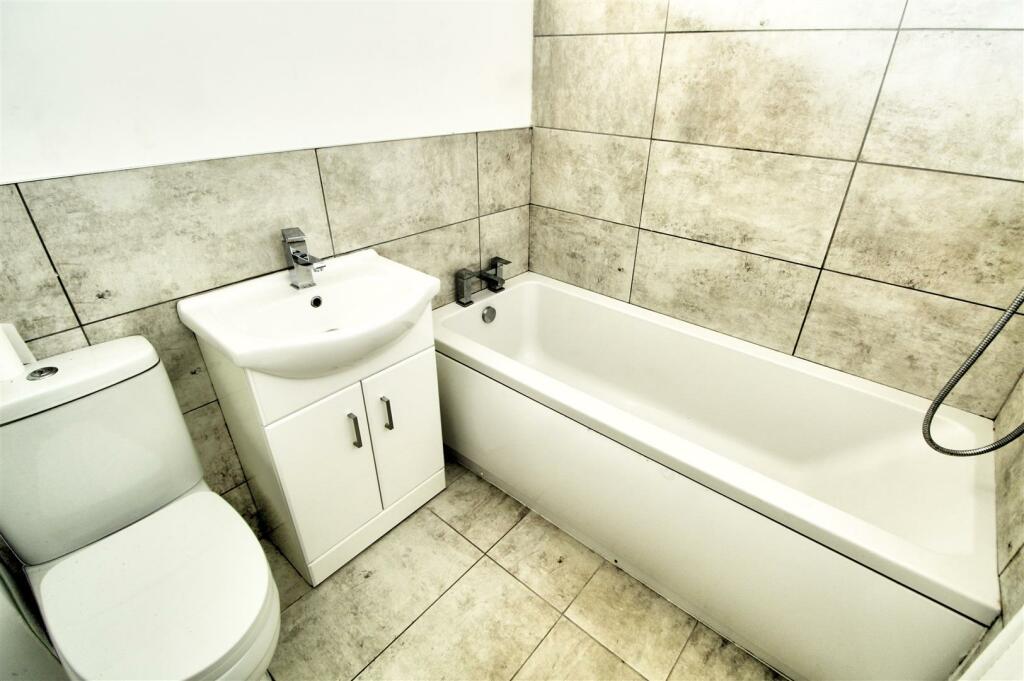 3 bedroom semidetached house for sale in Redlands, Penshaw, Houghton