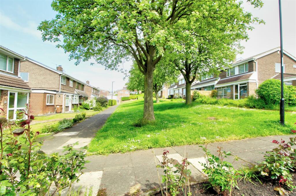 3 bedroom semidetached house for sale in Redlands, Penshaw, Houghton