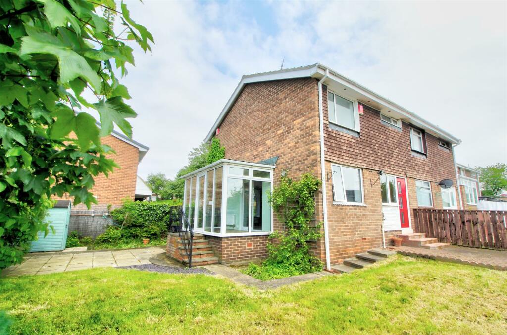 3 bedroom semidetached house for sale in Redlands, Penshaw, Houghton