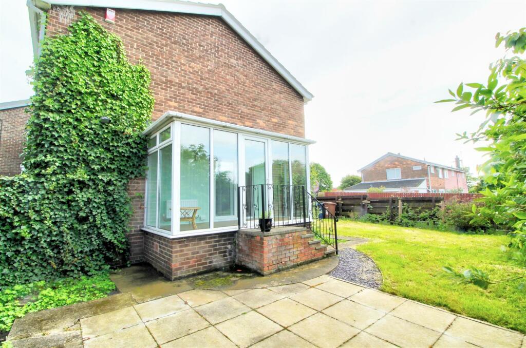 3 bedroom semidetached house for sale in Redlands, Penshaw, Houghton