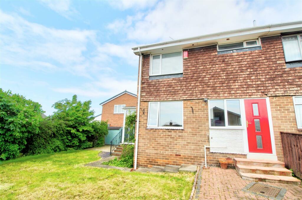 3 bedroom semidetached house for sale in Redlands, Penshaw, Houghton