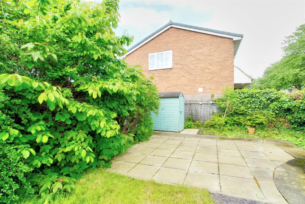 3 bedroom semidetached house for sale in Redlands, Penshaw, Houghton