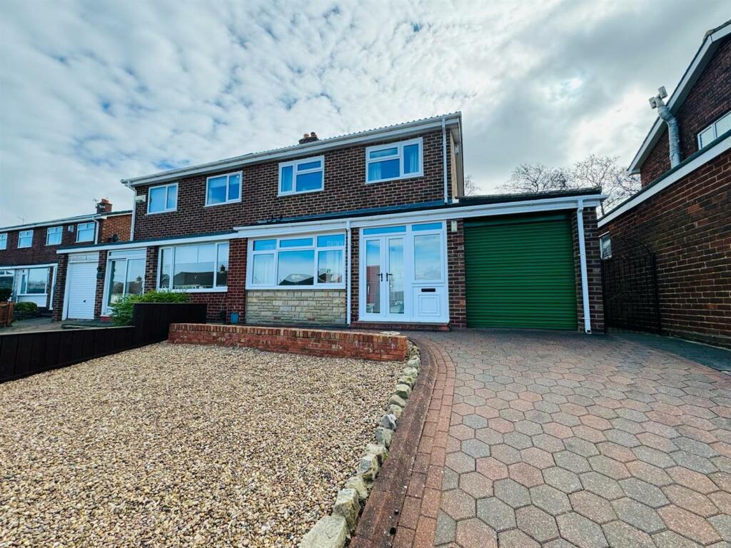 3 bedroom house for sale in Carlisle Crescent, Houghton Le Spring, DH4