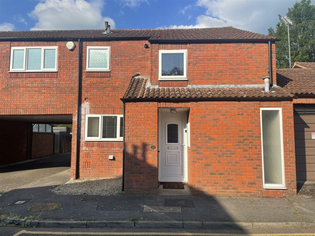 4 bedroom house for sale in Brooke Road, Princes Risborough