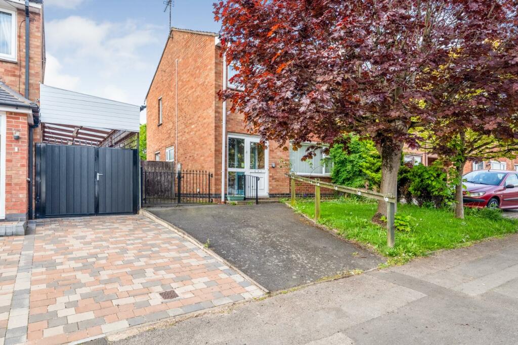 3 bedroom semidetached house for sale in Mayflower Drive, Coventry, CV2