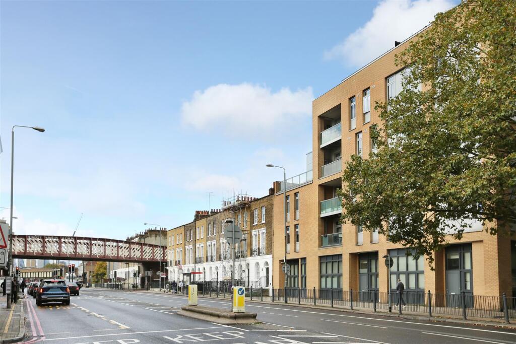 Main image of property: Salton Square, London