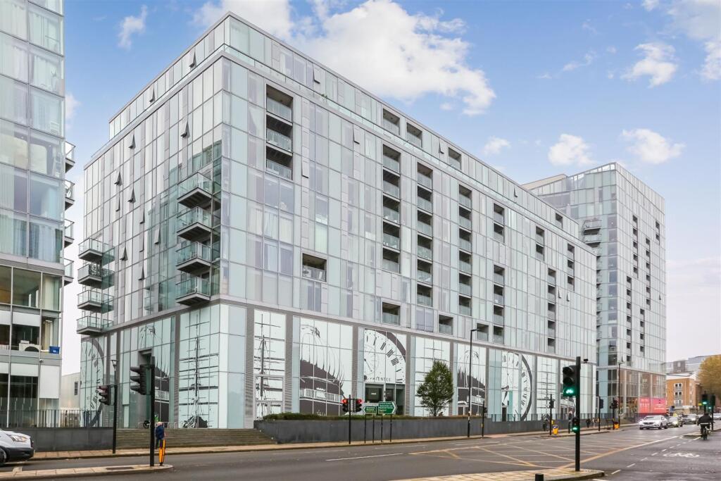 Main image of property: Dancers Way, London