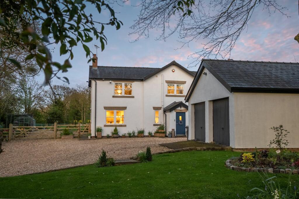 4 bedroom property for sale in Station Road, Hesketh Bank, PR4