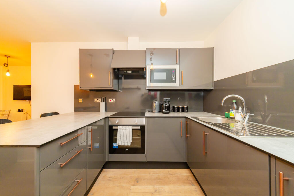 Additional property image - 15F Stone St, Brighton, BN1 2HB, United Kingdom