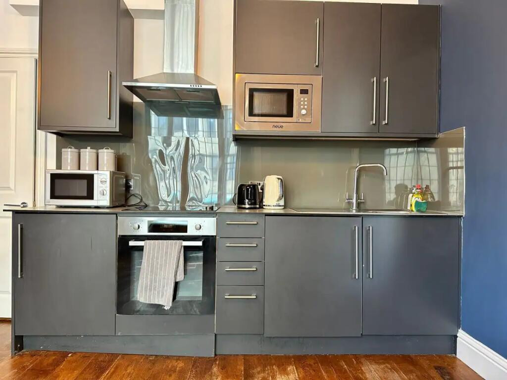 Additional property image - BN33DON02, 3 Donkey Mews, Hove, BN3 1AW, United Kingdom