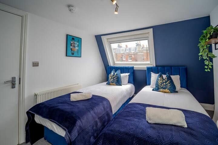Additional property image - Western Road, Hove