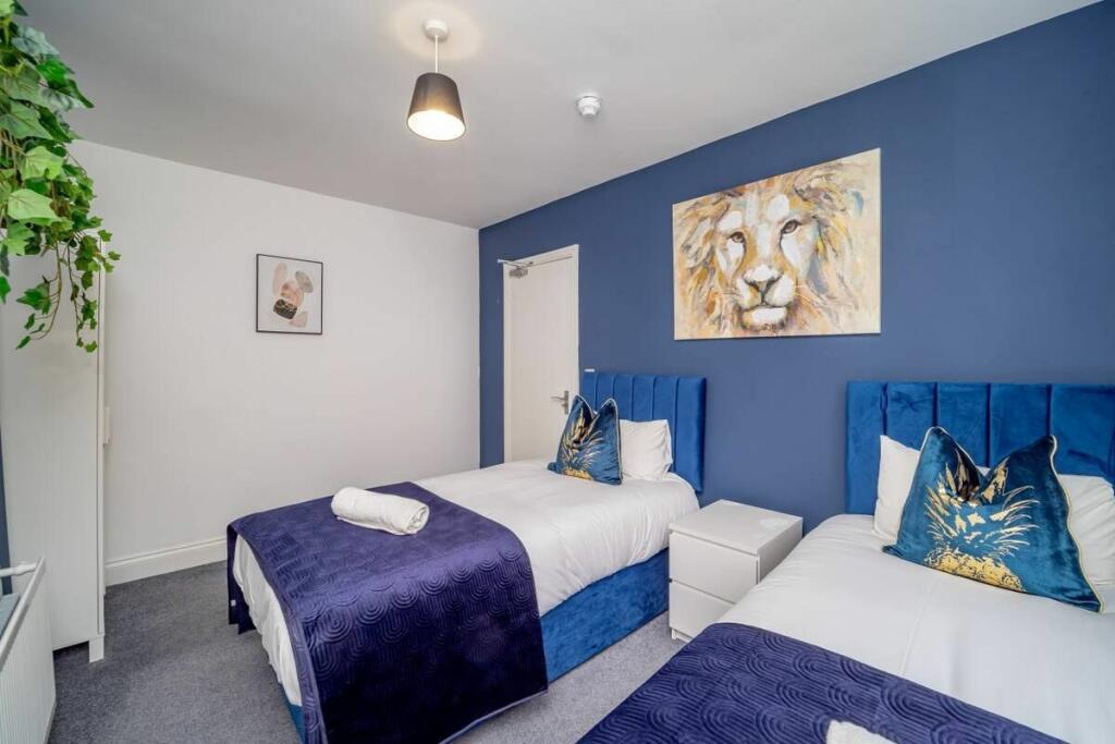 Additional property image - Western Road, Hove