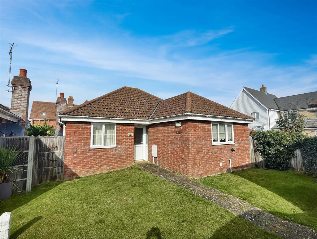 3 bedroom bungalow for sale in Suffolk Avenue, West Mersea, CO5