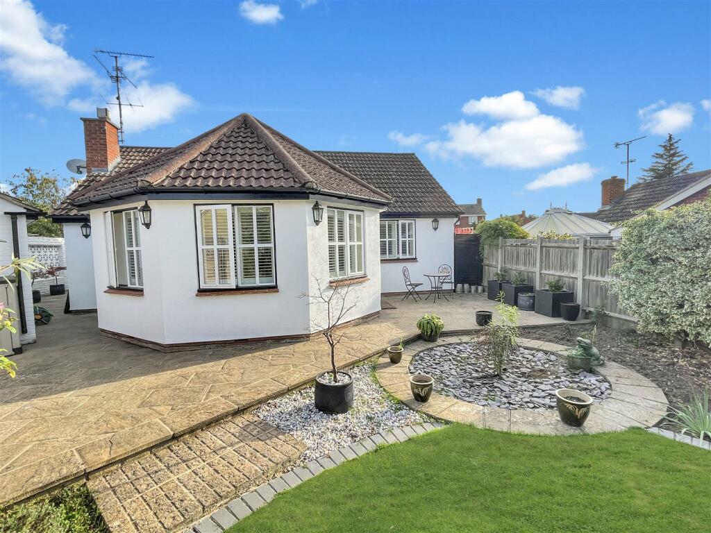 2 bedroom detached bungalow for sale in Kingsmere Close, West Mersea, CO5