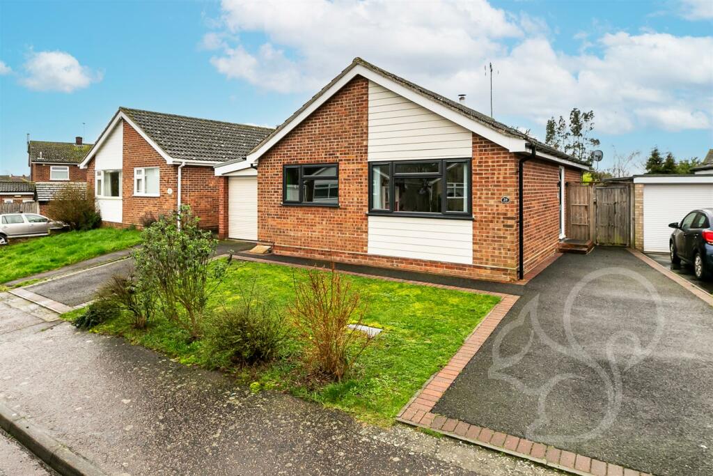 3 bedroom detached bungalow for sale in Elmwood Drive, West Mersea, CO5