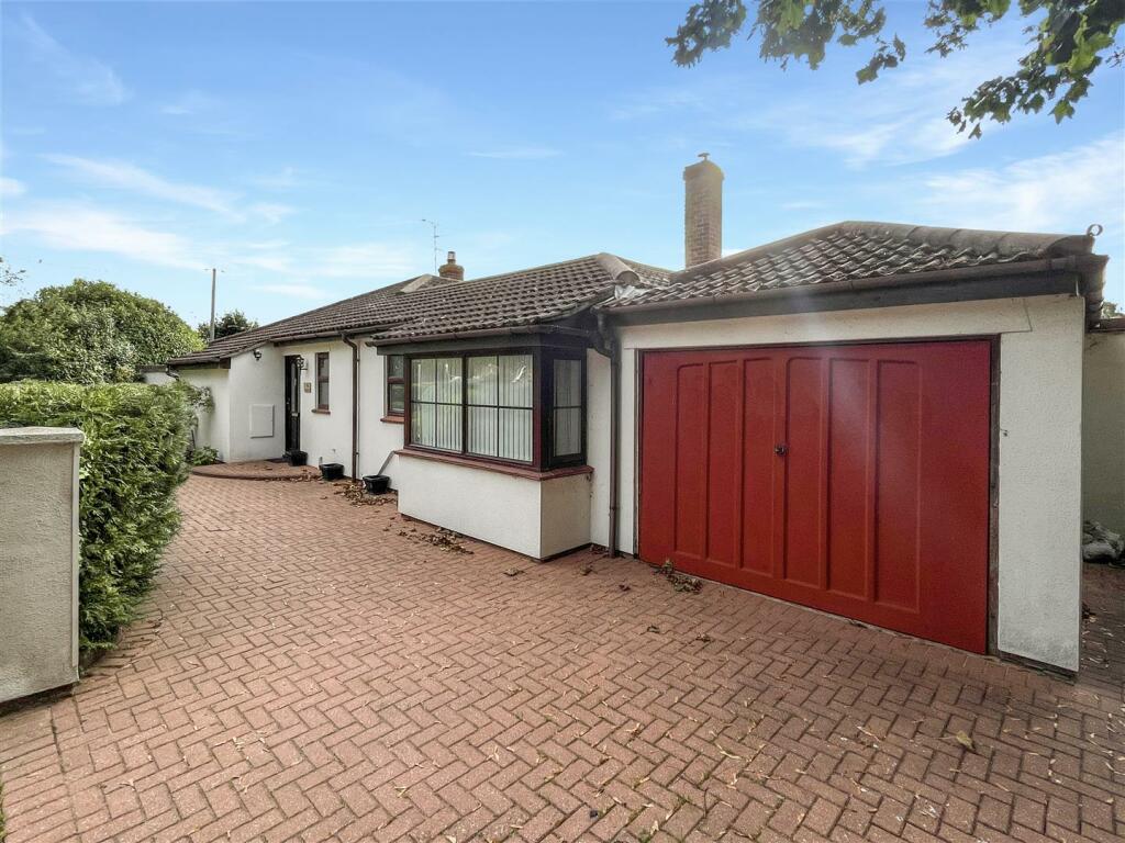 3 bedroom detached bungalow for sale in Empress Avenue, West Mersea, CO5