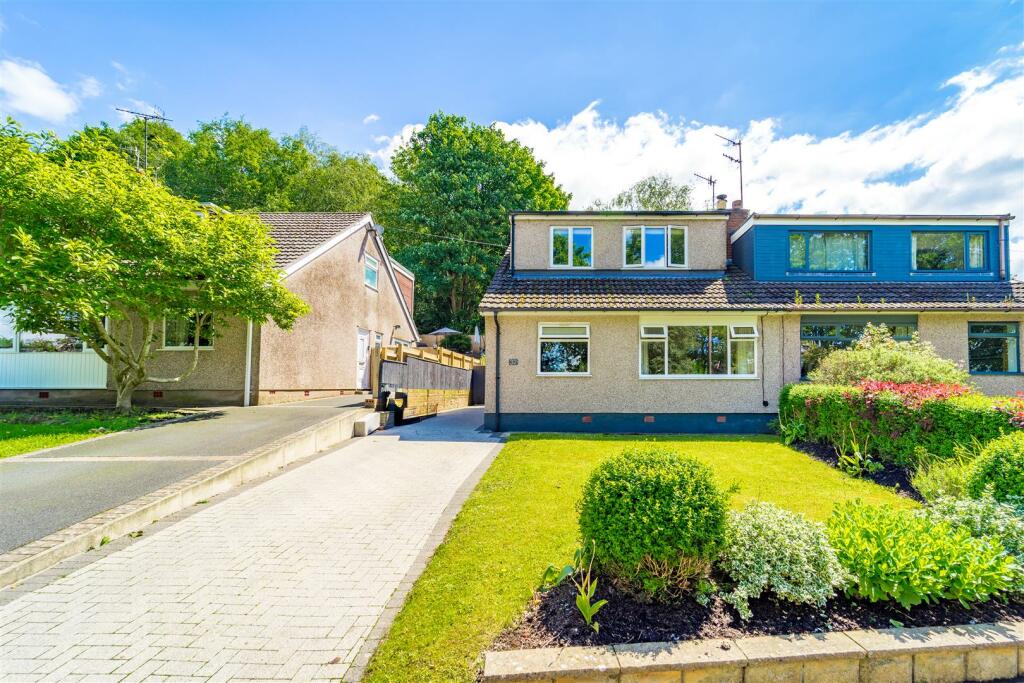 3 bedroom semidetached bungalow for sale in Winchester Avenue