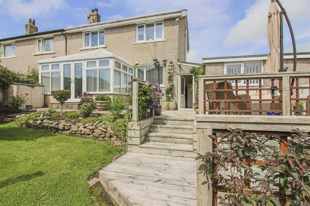 3 bedroom semidetached house for sale in Hall Drive, Middleton