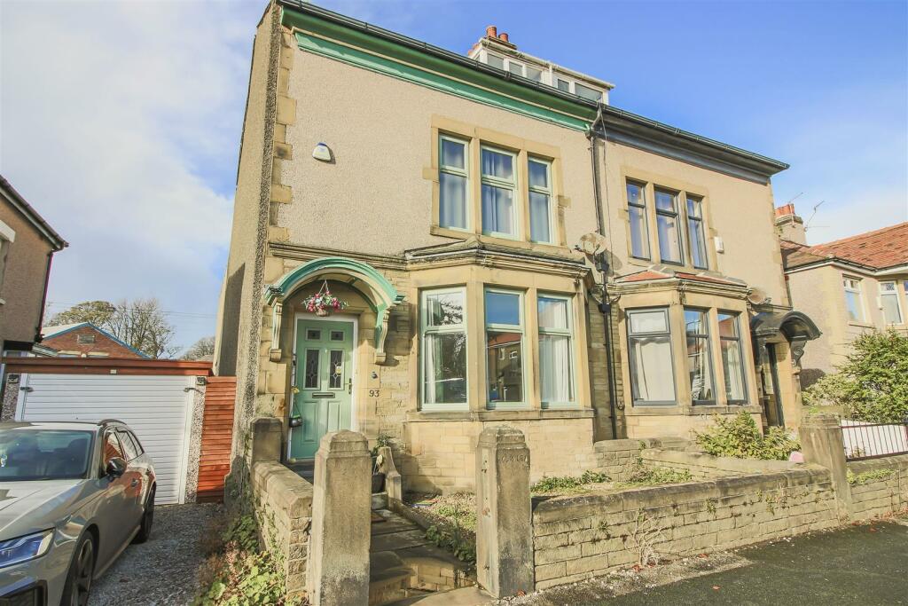 5 bedroom semidetached house for sale in Thornton Road, Morecambe, LA4